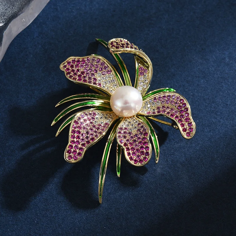 Maiga AAA Kubikmetru Zircon Orhideju Pērļu Brošas Temperaments Apģērbu Emaljas Pin Ņieburs Sieviešu Piederumi Phalaenopsis Broša